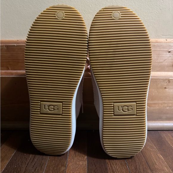 Women’s Ugg platform slippers brand new size 9.5 - Picture 6 of 6
